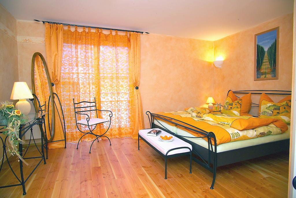 Cleo'S Hotel Kallstadt Ruang foto
